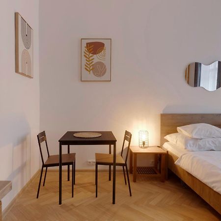 Vita Nejedleho Apartments Prag Exterior foto